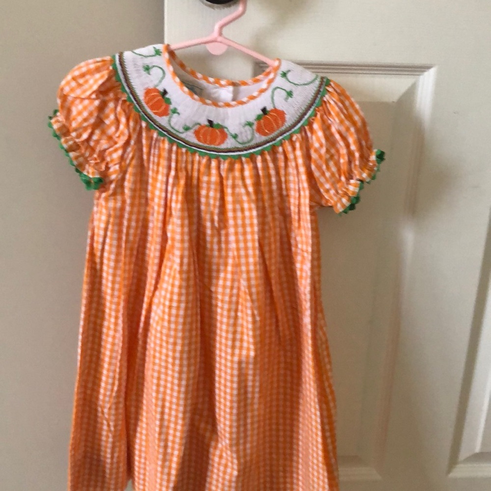 Girls smocked 4t pumpkin dress Like new. Worn once